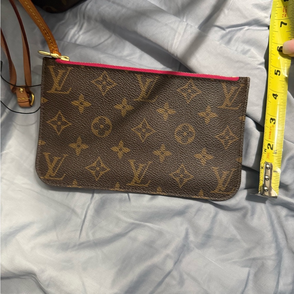 Louis Vuitton Classic Monogram Tote - Picture 11 of 11